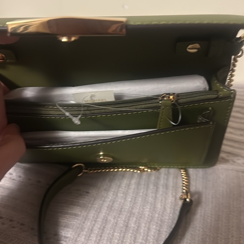 Michael Kors Elegant Green and Gold Crossbody Bag with Chain - Picture 7 of 11